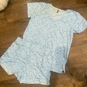 Women’s Large IZOD Blue and White Floral Short Pajama Set